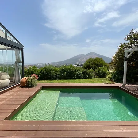 Holiday home Beautiful New & Pool Mountain View Coin