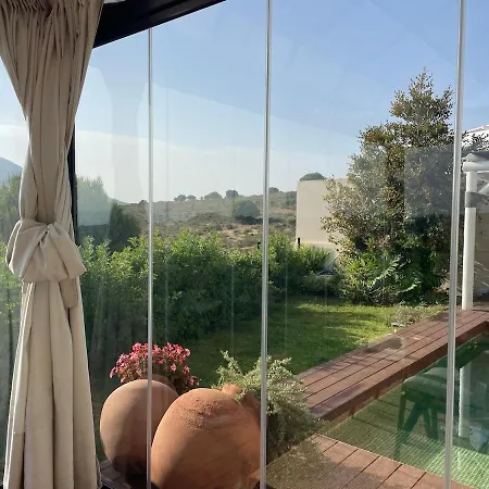 Beautiful New & Pool Mountain View *