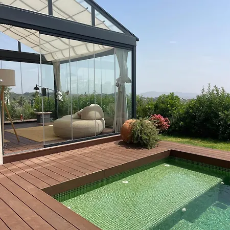 Beautiful New & Pool Mountain View Holiday home