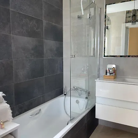 Holiday home Beautiful New & Pool Mountain View