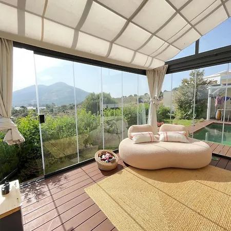 Beautiful New & Pool Mountain View Coín